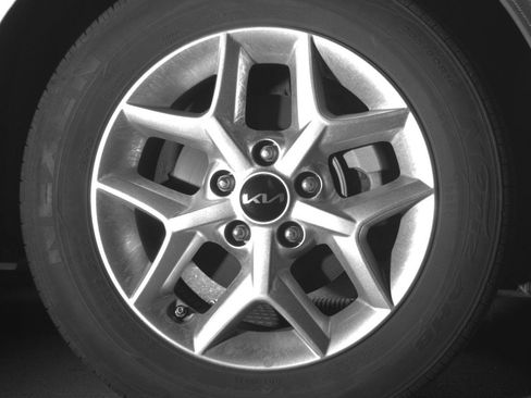 Used 2025 Kia Soul LX w/ LX Technology Package image 13