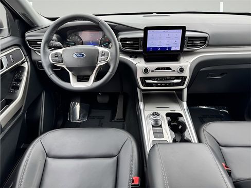 Used 2023 Ford Explorer XLT w/ Equipment Group 202A image 12