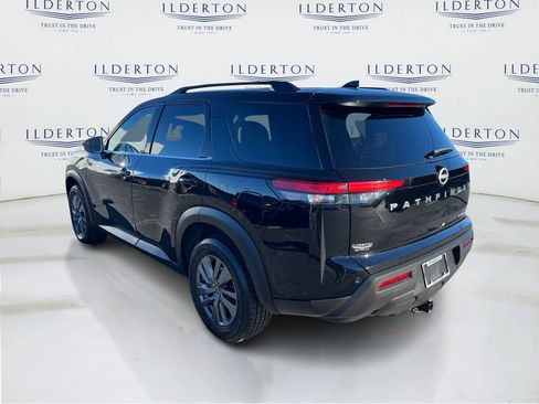 Used 2024 Nissan Pathfinder SV image 8