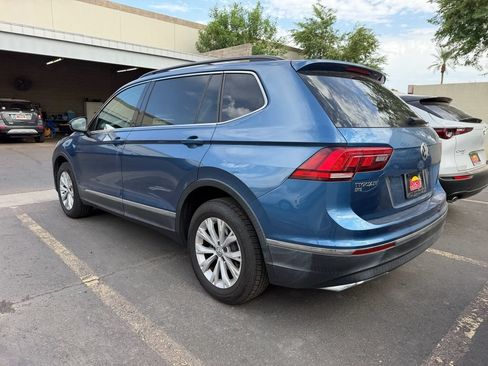 Used 2018 Volkswagen Tiguan SE w/ Panoramic Sunroof Package FWD image 3