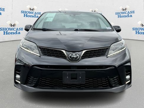 Used 2020 Toyota Sienna SE image 6