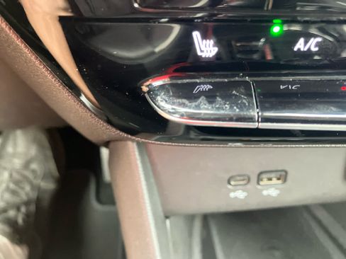 Used 2025 Buick Encore GX Avenir w/ Avenir Technology Package FWD image 25