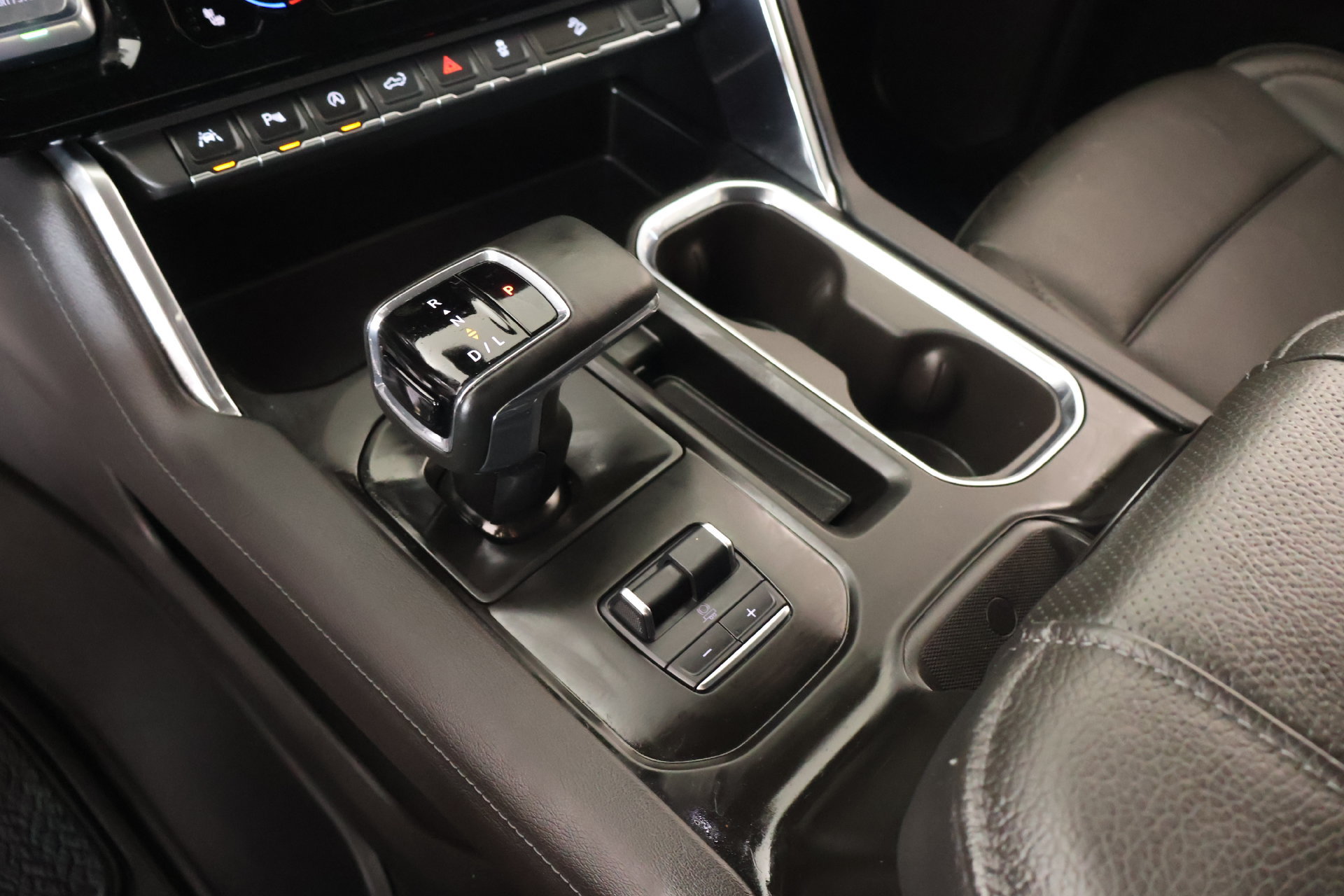 Used 2025 GMC Sierra 1500 Denali w/ Technology Package AWD/4WD image 9