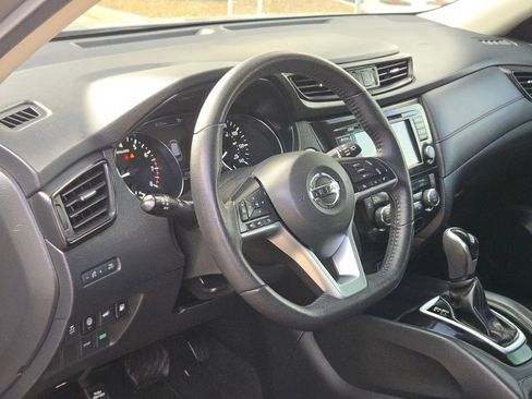 Used 2019 Nissan Rogue SV image 10