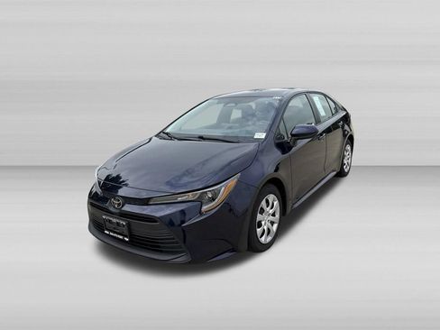 Used 2023 Toyota Corolla LE w/ Carpet Mat Package (TMS) FWD image 12