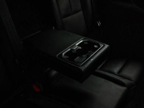 Used 2024 Volvo XC40 B5 Plus image 13