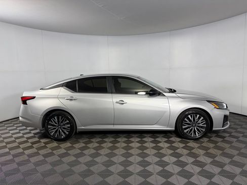 Used 2026 Nissan Altima 2.5 SV FWD image 9