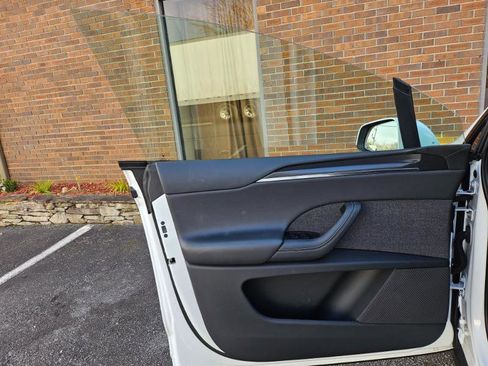 Used 2024 Tesla Model X Plaid image 33