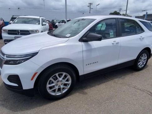 Certified 2023 Chevrolet Equinox LS FWD image 4