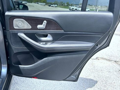 Used 2021 Mercedes-Benz GLS 450 4MATIC image 18