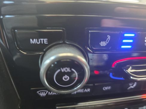 Used 2021 Jeep Grand Cherokee L Overland w/ Luxury Tech Group IV RWD image 15