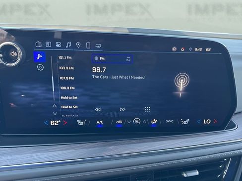 Used 2025 Chevrolet Suburban Z71 image 19