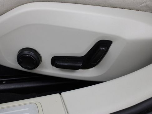 Used 2018 Volvo S90 T5 Momentum w/ Convenience Package image 21