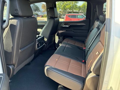 Used 2023 Chevrolet Silverado 1500 High Country AWD/4WD image 11