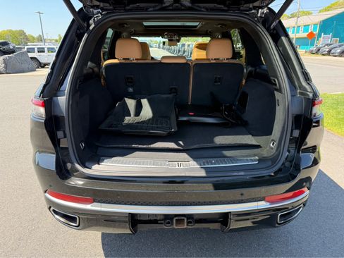 Used 2023 Jeep Grand Cherokee Summit AWD/4WD image 8