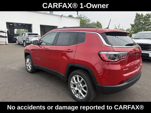 Used 2023 Jeep Compass Latitude AWD/4WD image 3