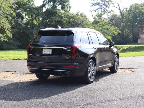 Used 2022 Cadillac XT6 Premium Luxury w/ Technology Package FWD image 7