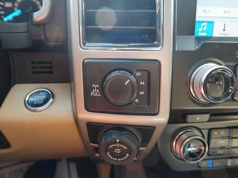 Used 2018 Ford F150 Lariat w/ Equipment Group 502A Luxury AWD/4WD image 28