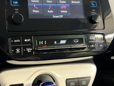 Used 2017 Toyota Prius Two image 25