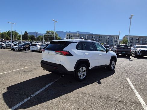 Used 2021 Toyota RAV4 XLE w/ Convenience Package AWD/4WD image 5