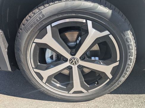 New 2026 Volkswagen Tiguan SE AWD/4WD image 9
