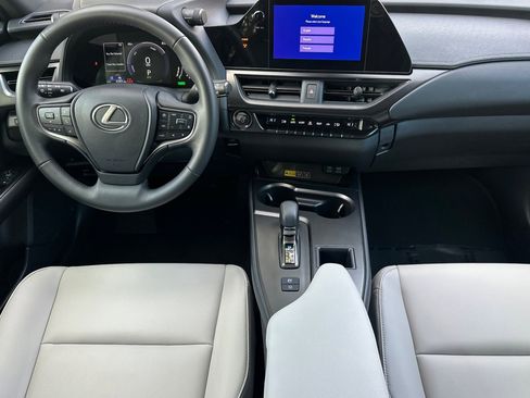 Certified 2025 Lexus UX 300h FWD image 17