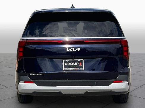 Used 2025 Kia Carnival FWD image 5