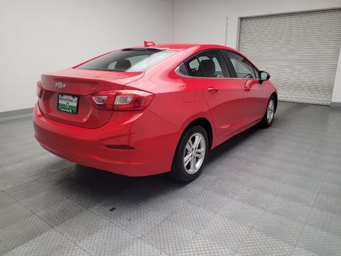 Used 2017 Chevrolet Cruze LT w/ Convenience Package FWD image 9