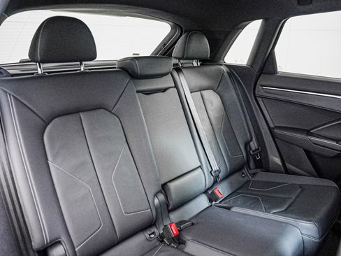 Used 2022 Audi Q3 2.0T Premium w/ Black Optic Sport Package image 14