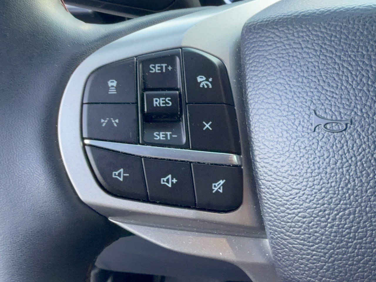 Used 2025 Ford Explorer Active RWD image 18