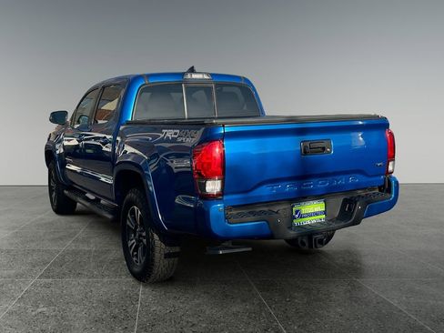 Used 2016 Toyota Tacoma TRD Sport image 5