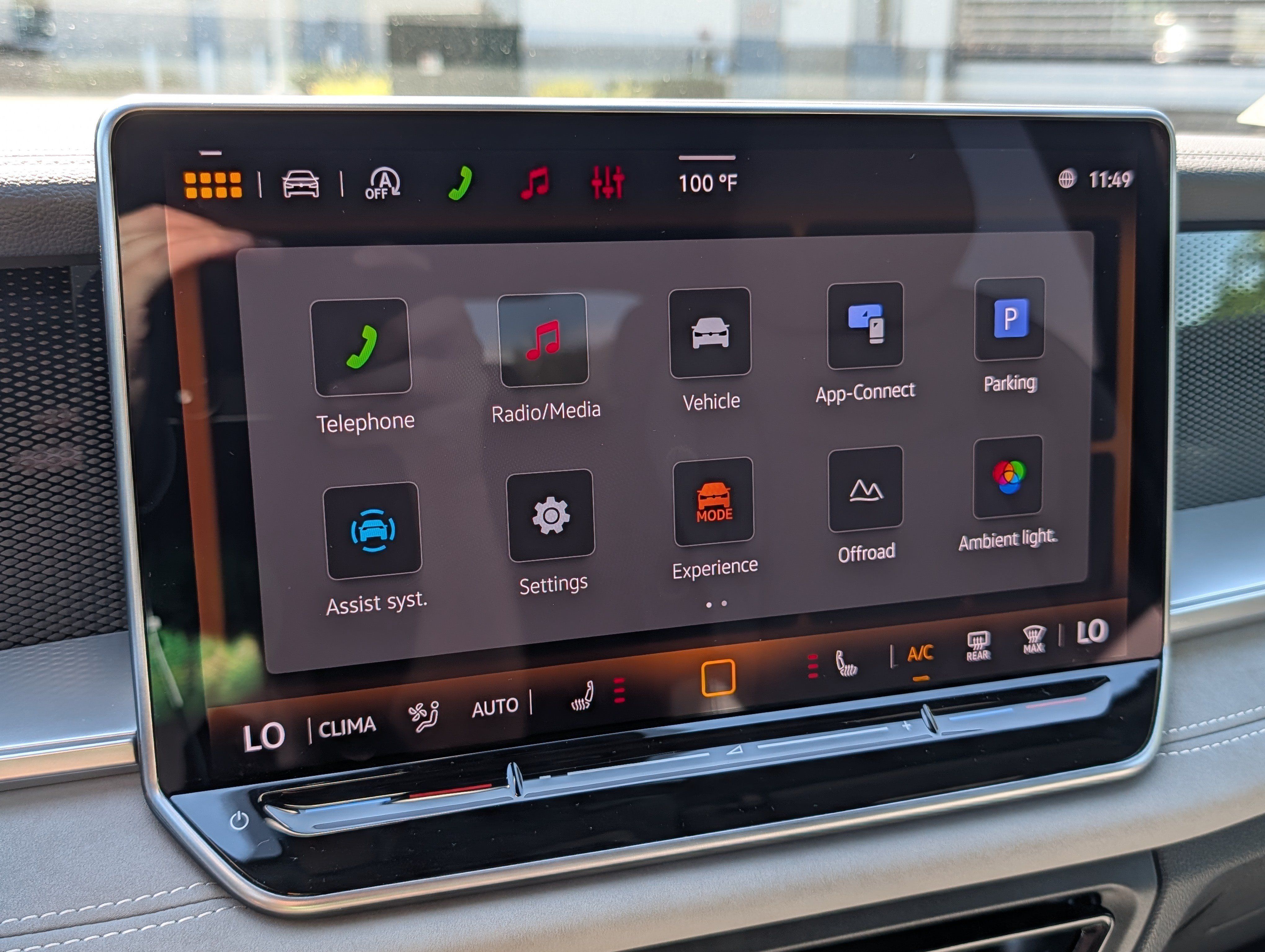 Certified 2026 Volkswagen Tiguan SE R-Line AWD/4WD image 22
