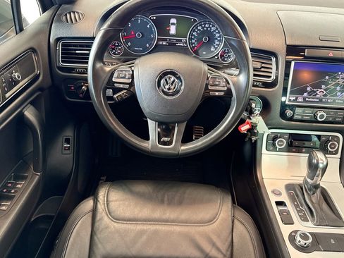 Used 2014 Volkswagen Touareg Sport AWD/4WD image 21