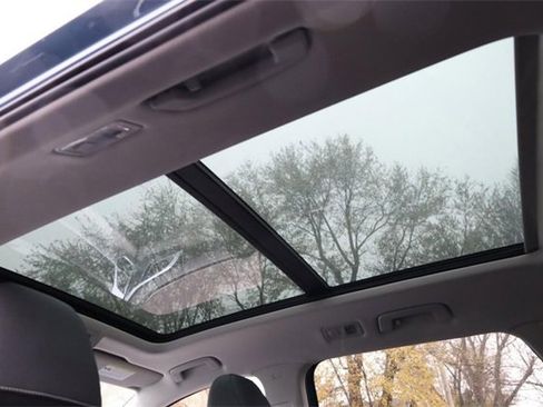 New 2025 Volkswagen Taos SE image 10