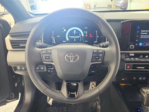 Used 2025 Toyota Camry SE FWD image 33