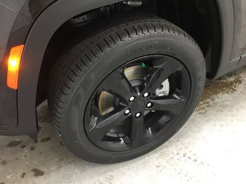 New 2025 Jeep Grand Cherokee L Limited w/ Luxury Tech Group II image 3