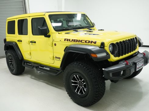 Used 2024 Jeep Wrangler Unlimited Rubicon w/ XTREMEE 35" Tire Package image 3