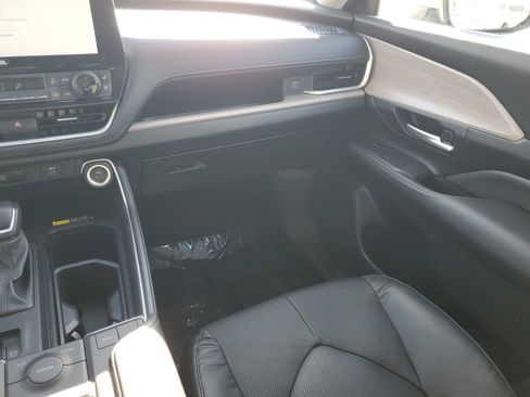 Used 2024 Toyota Grand Highlander Limited image 16