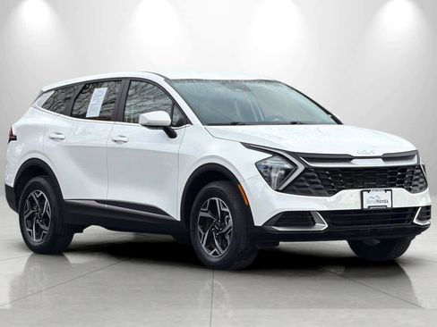 Used 2023 Kia Sportage LX image 9
