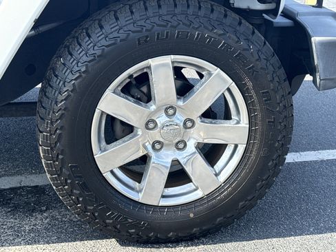 Used 2018 Jeep Wrangler Unlimited Sahara w/ Max Tow Package AWD/4WD image 13