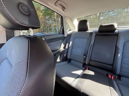 Used 2025 Volkswagen Jetta SE image 39