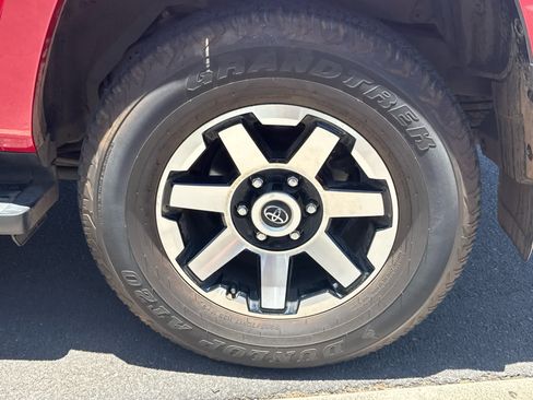 Used 2024 Toyota 4Runner TRD Off-Road AWD/4WD image 10