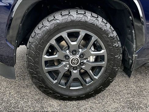 Used 2024 Toyota Sequoia Platinum AWD/4WD image 11