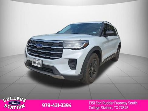 Used 2025 Ford Explorer Active RWD image 3