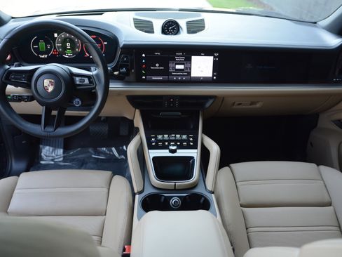 Certified 2025 Porsche Cayenne Coupe AWD/4WD image 12