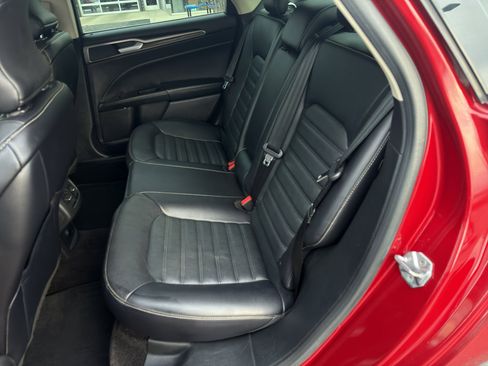 Used 2017 Ford Fusion SE w/ Fusion SE Technology Package image 14