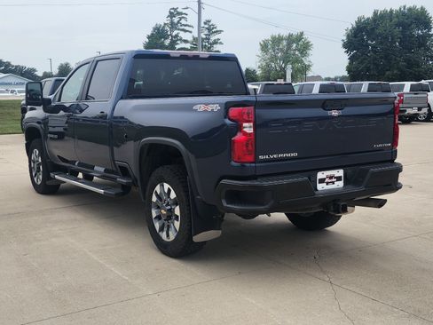 Used 2022 Chevrolet Silverado 2500 Custom w/ Custom Value Package AWD/4WD image 7
