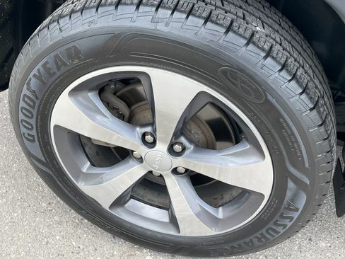 Used 2020 Jeep Cherokee Limited AWD/4WD image 11