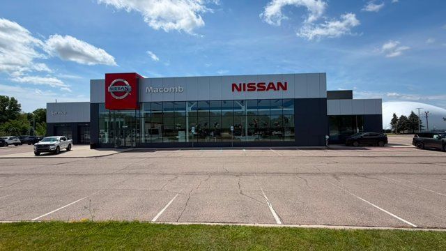 Used 2025 Ford Transit 350 XLT RWD image 3