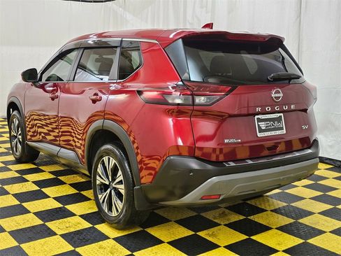 Used 2022 Nissan Rogue SV image 5